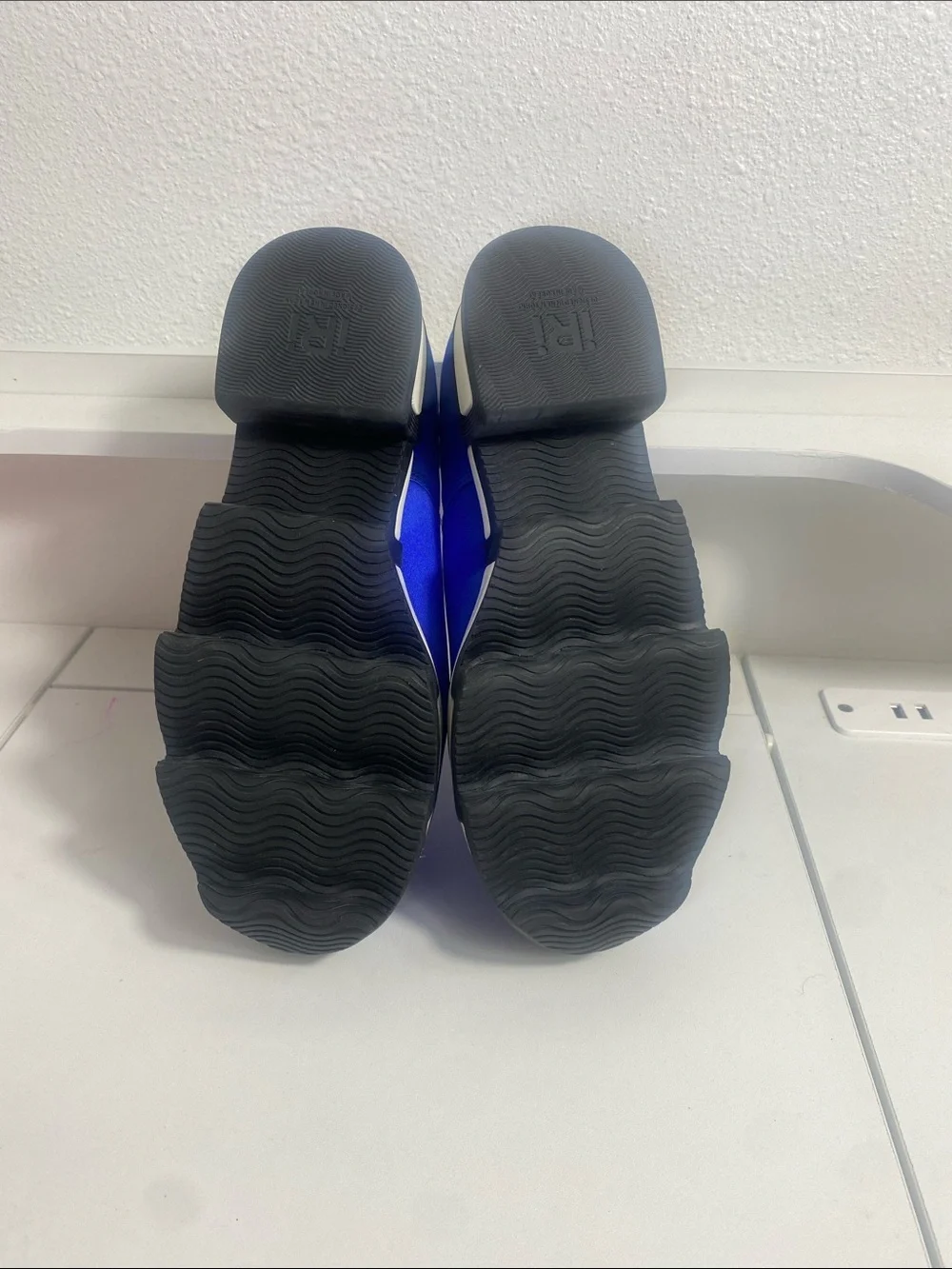 Iri vibrant cobalt